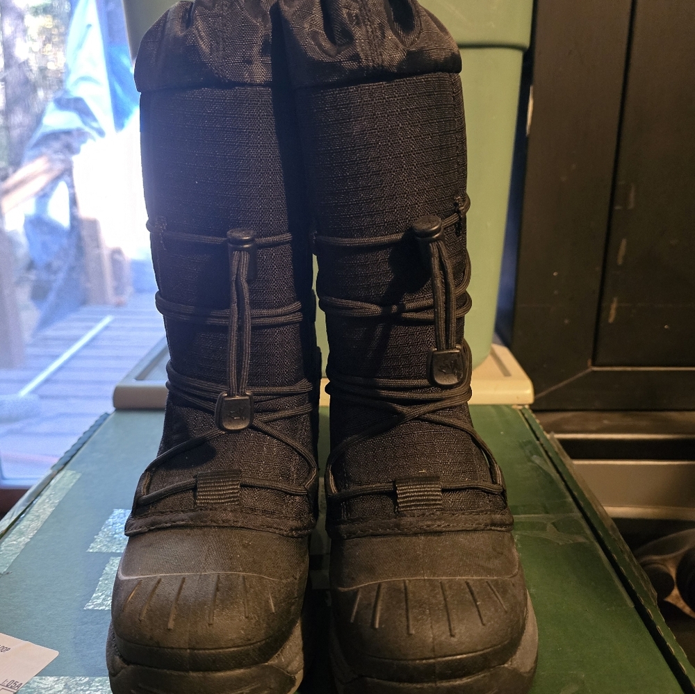 Snow Boots - Picture 2 of 8